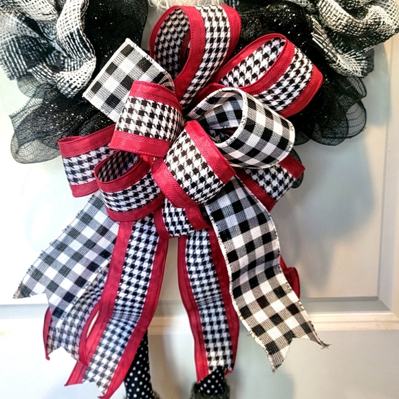 Winter Gnome Wreath Deco Mesh Bow - Picture 6 of 7